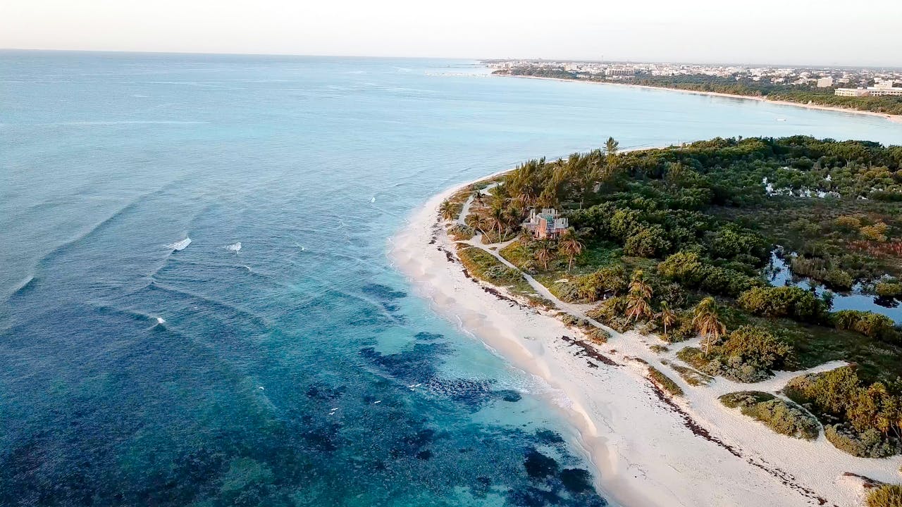 About Discover the stunning tropical paradise of Playa del Carmen with its pristine beaches and crystal-clear waters.